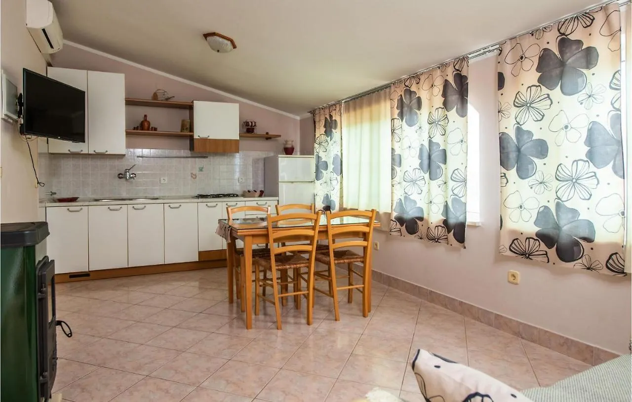 3 Bedroom Nice Home In Kavran Croatia