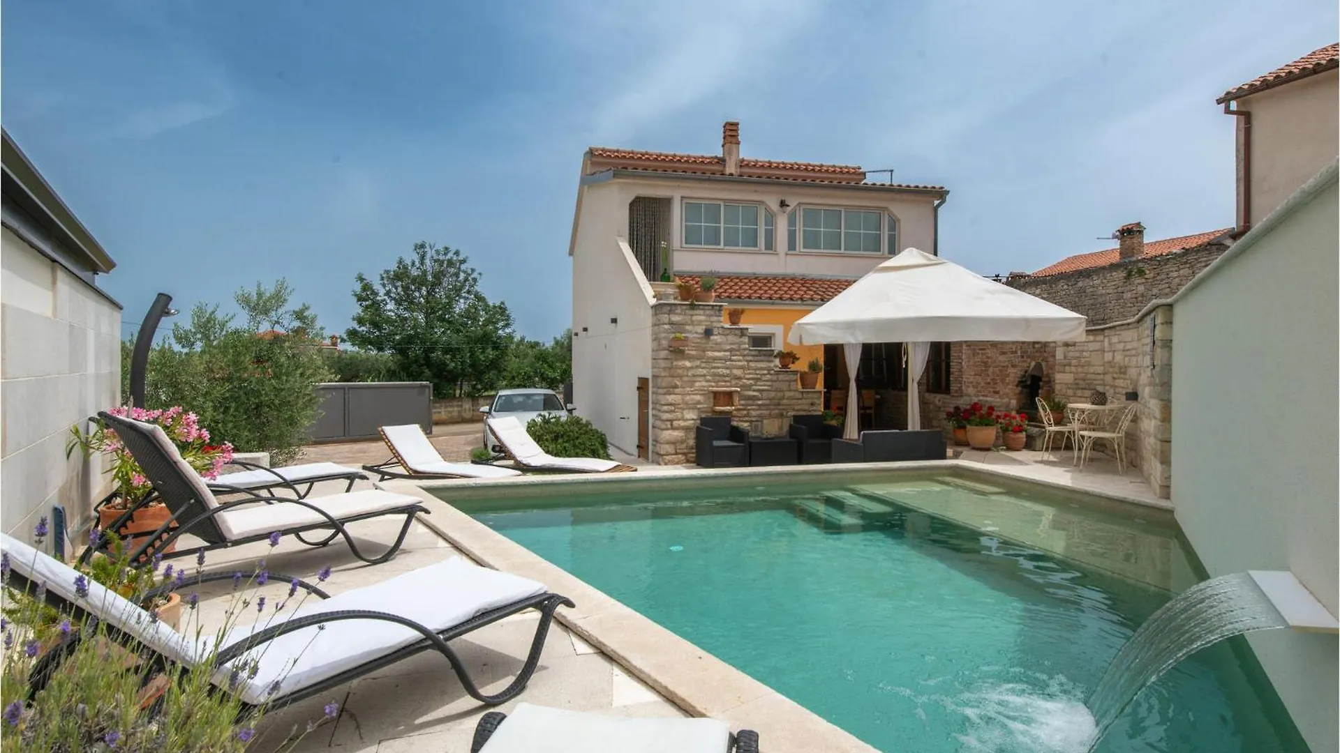 3 Bedroom Nice Home In Kavran location